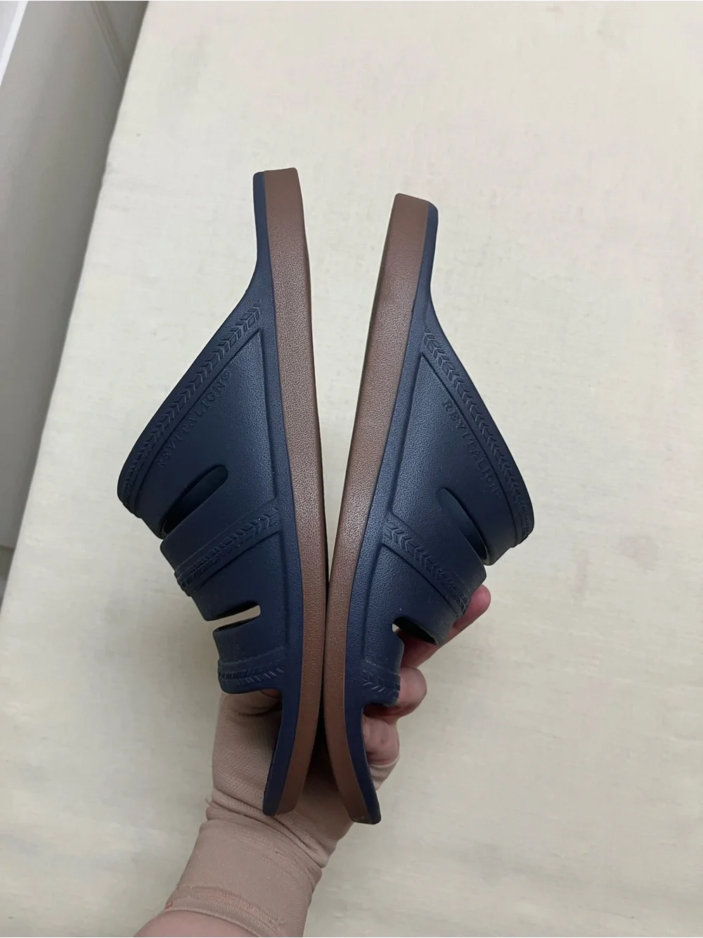 NWOT Revitalign 11W navy Orthotic Washable Pool Slide Sandals